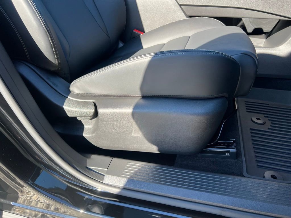 Used 2023 Nissan Rogue SV w/ SV Premium B Package image 24