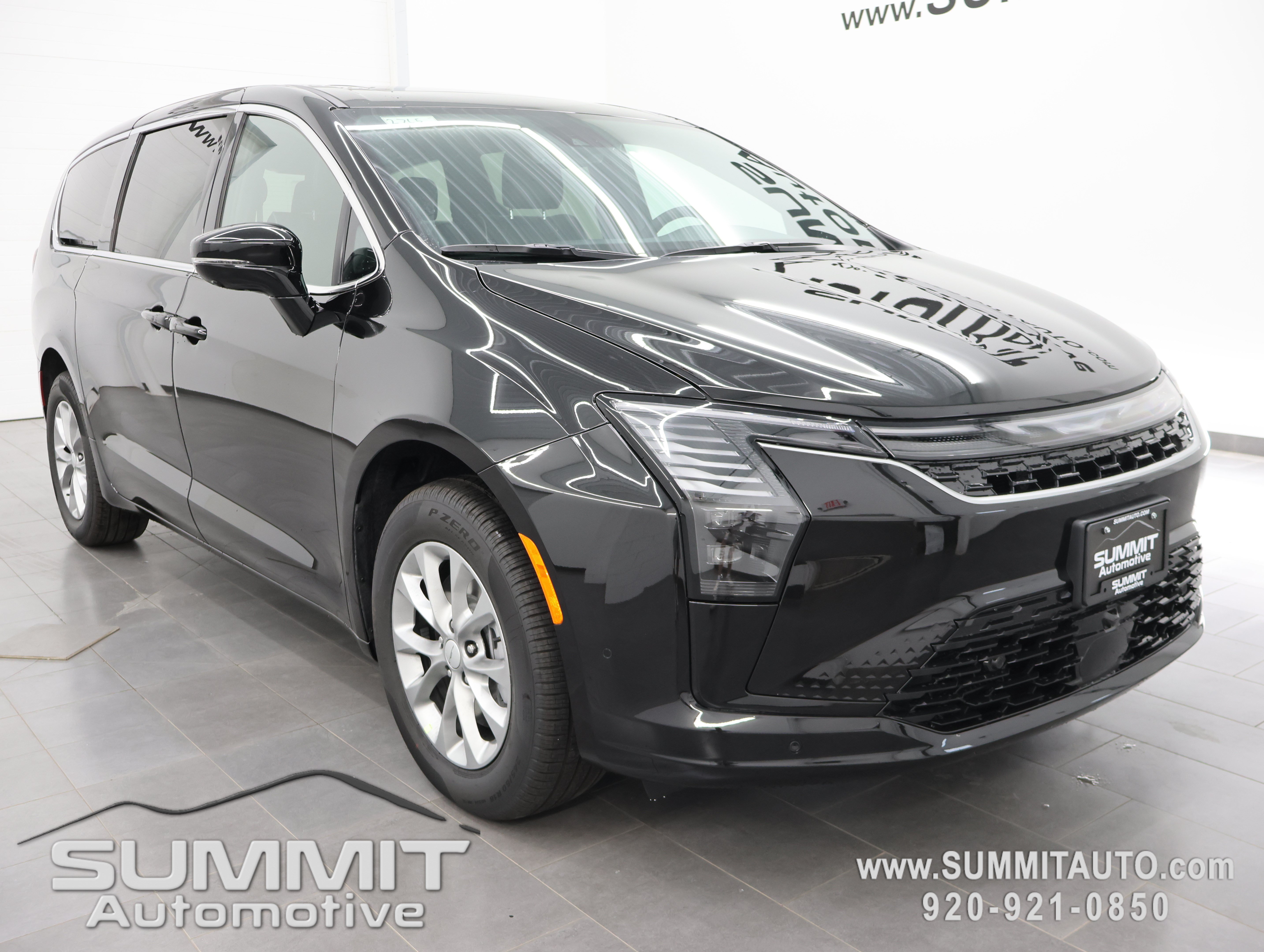New 2027 Chrysler Pacifica Limited AWD/4WD image 2