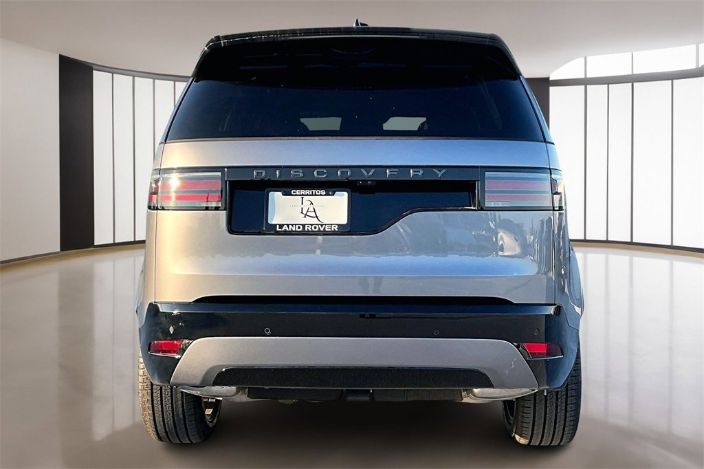 New 2025 Land Rover Discovery Dynamic SE image 4
