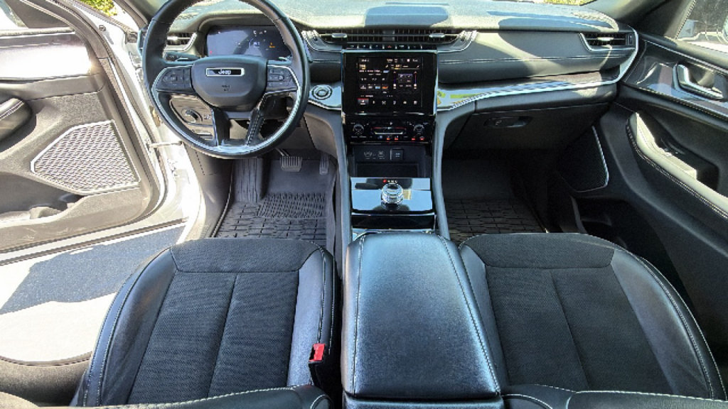 Used 2021 Jeep Grand Cherokee L Laredo AWD/4WD image 26