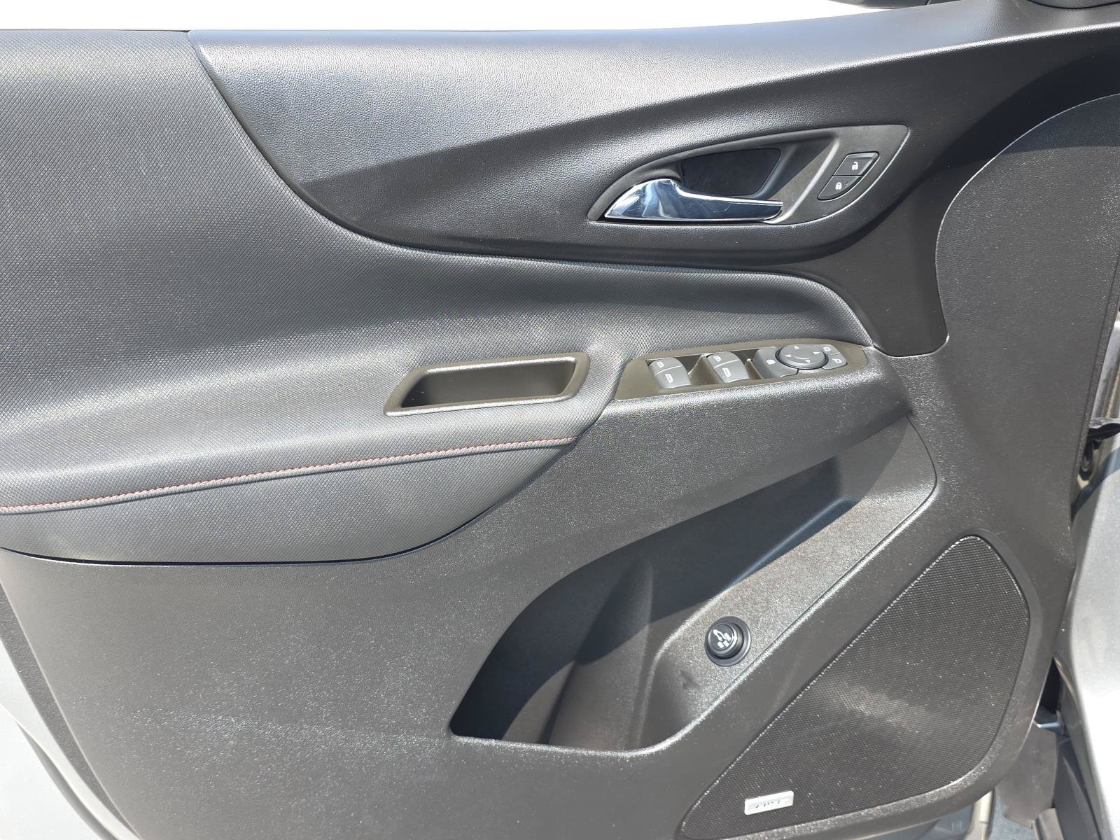 Used 2023 Chevrolet Equinox RS w/ RS Leather Package FWD image 15