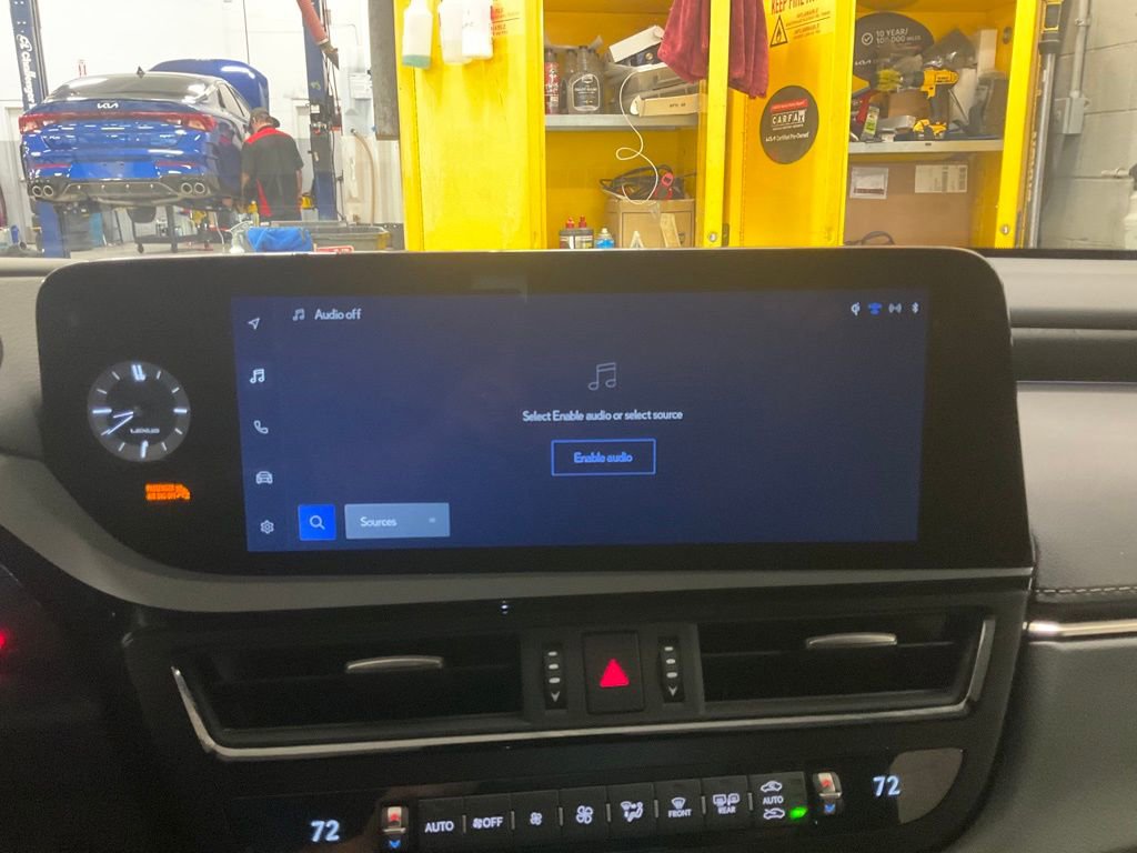 Used 2025 Lexus ES 350 Luxury w/ Accessory Package (Z1) image 19