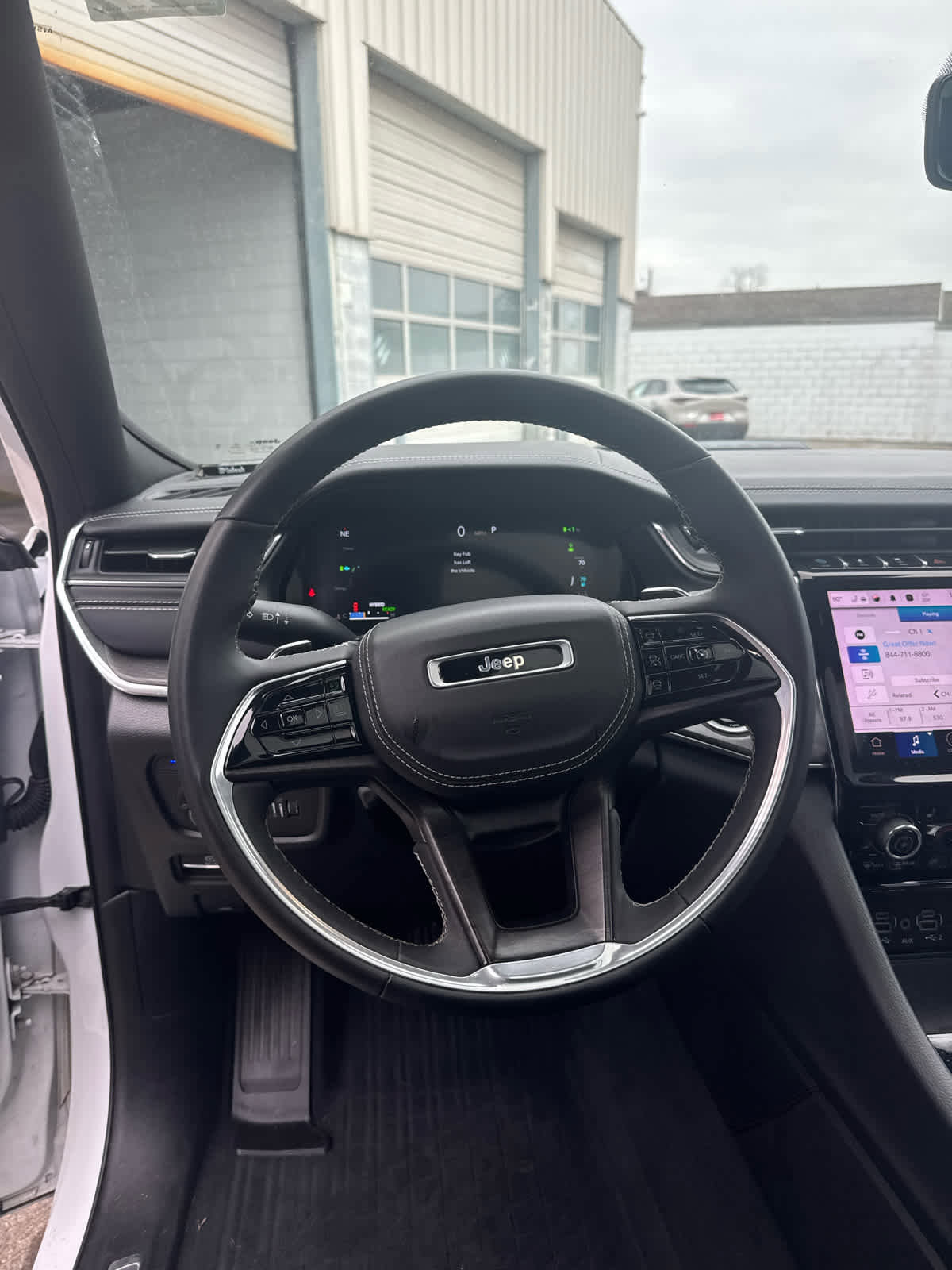 Used 2022 Jeep Grand Cherokee Overland w/ Luxury Tech Group IV image 15