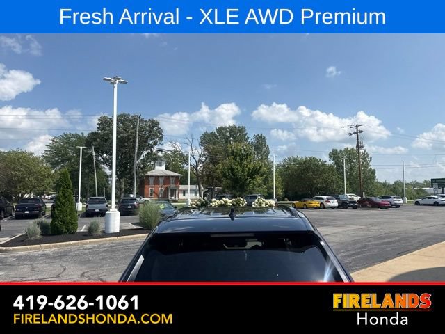 Used 2022 Toyota RAV4 XLE Premium AWD/4WD image 8