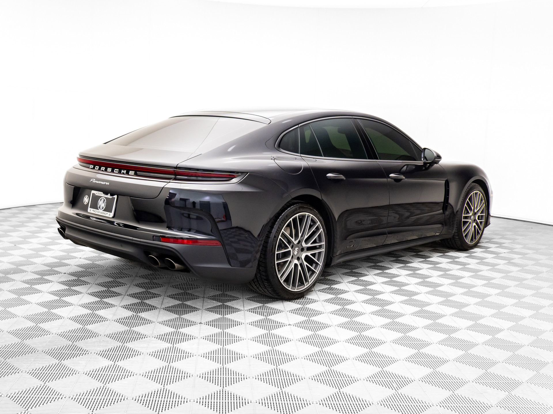 Used 2024 Porsche Panamera image 5