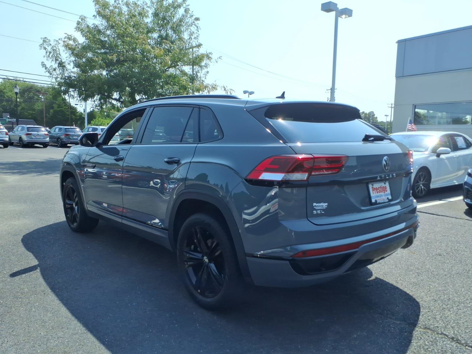 Certified 2023 Volkswagen Atlas Cross Sport SEL R-Line AWD/4WD image 4