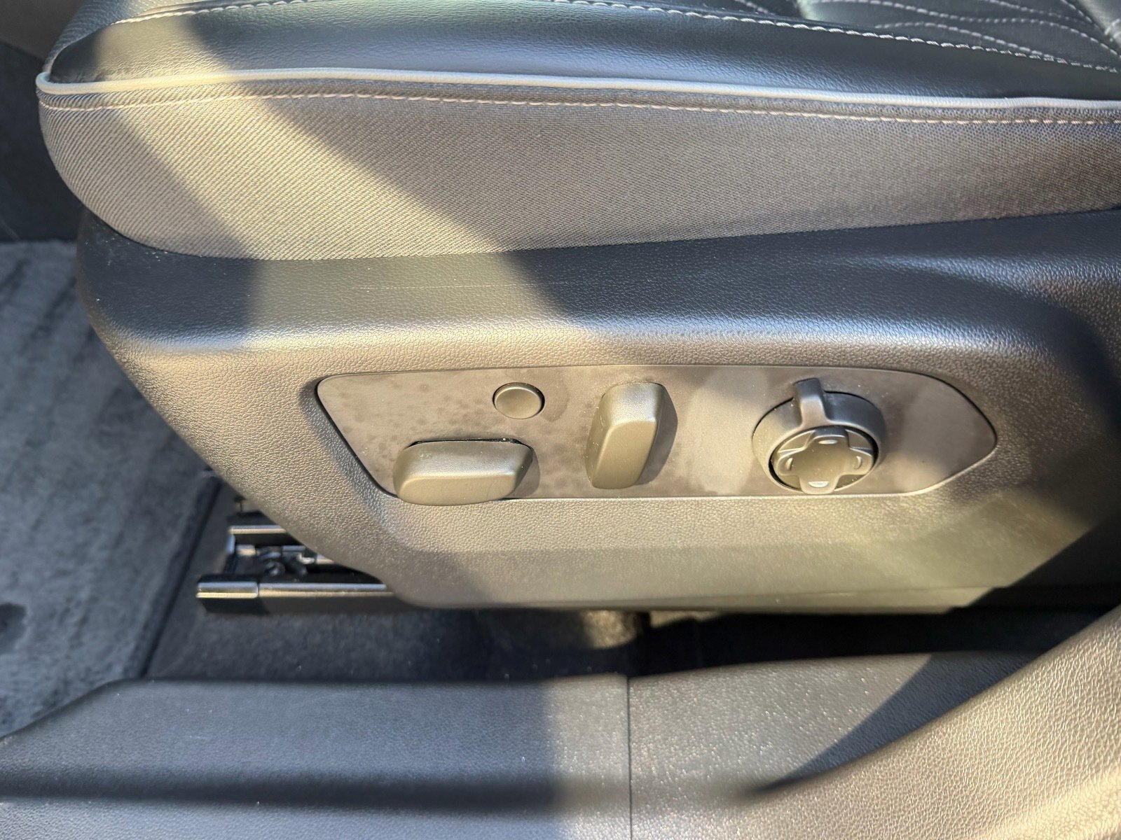 Used 2021 Buick Envision Avenir w/ Technology Package II image 22