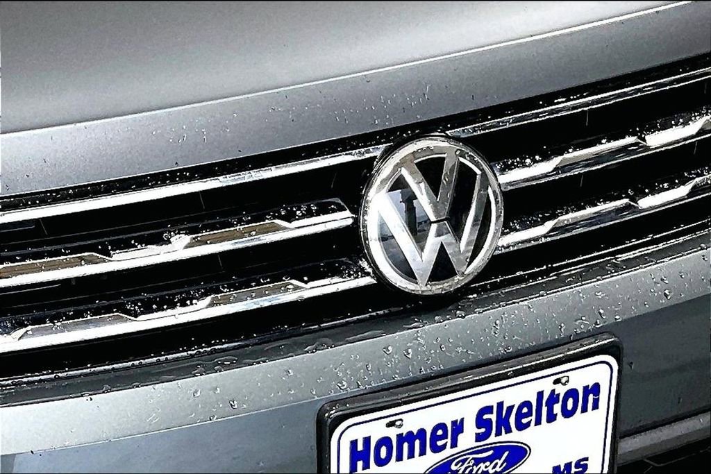 Used 2021 Volkswagen Tiguan SE w/ Panoramic Sunroof Package image 30