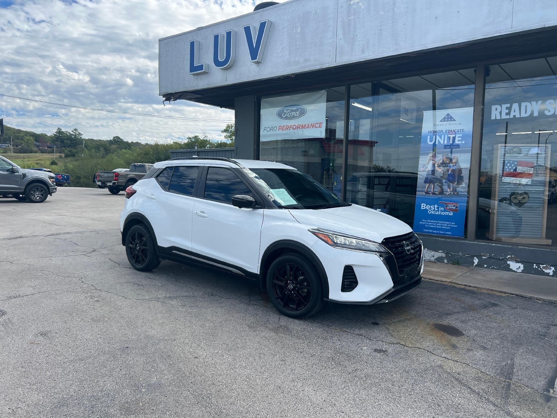 Used 2023 Nissan Kicks SR w/ SR Premium Package FWD image 1