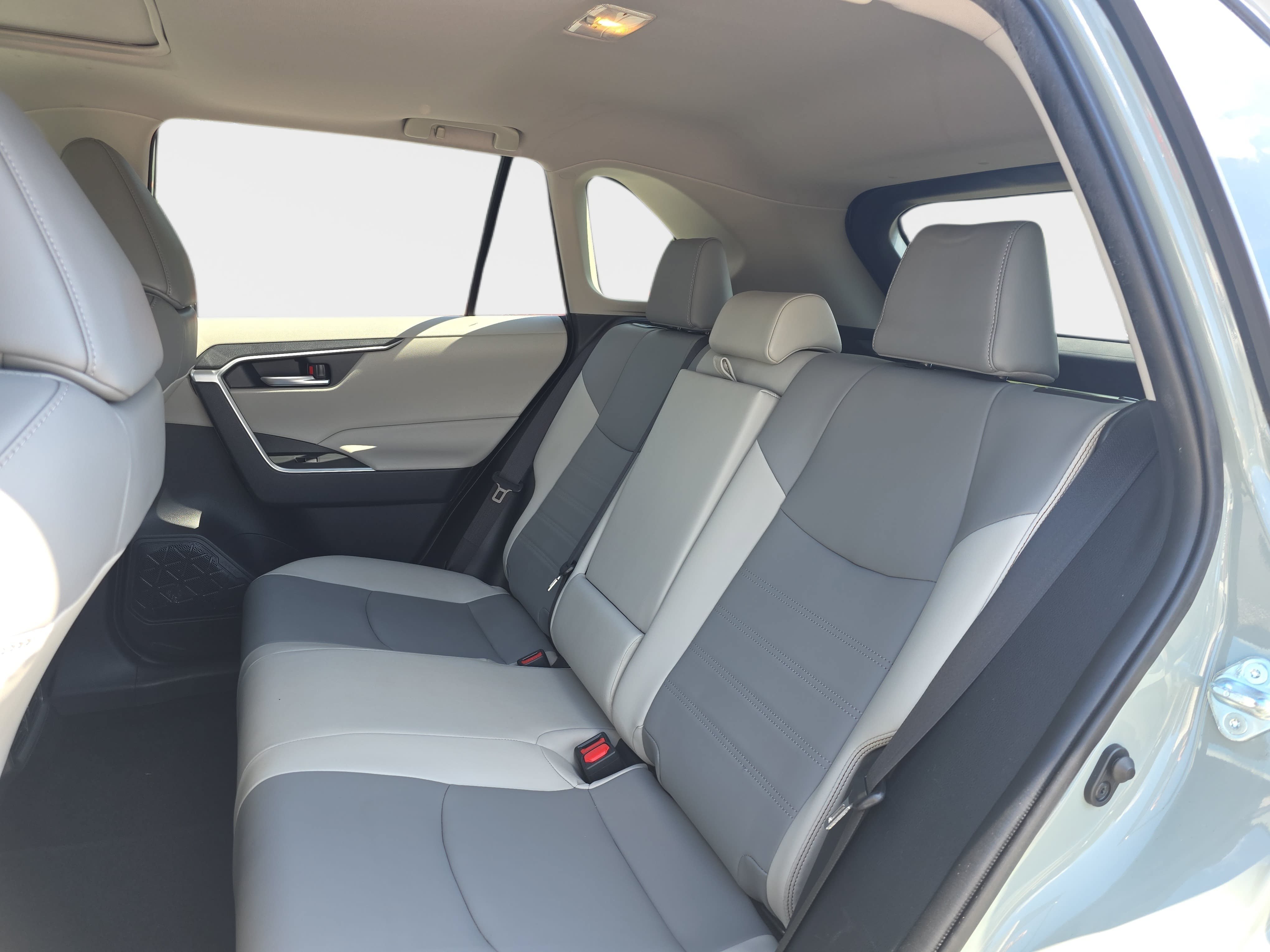 Used 2019 Toyota RAV4 XLE Premium FWD image 12