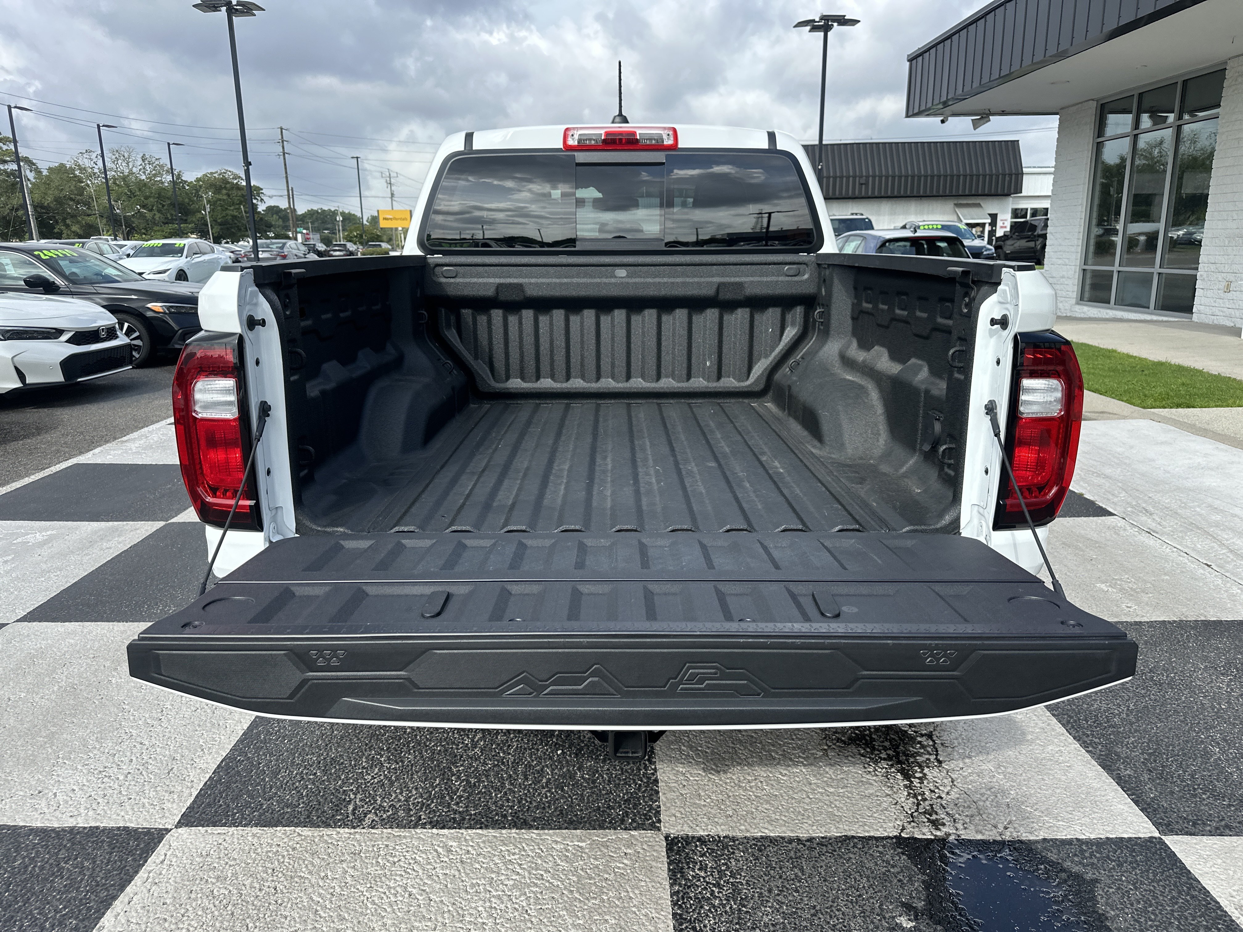 Used 2024 GMC Canyon AT4 w/ AT4 Premium Package AWD/4WD image 5
