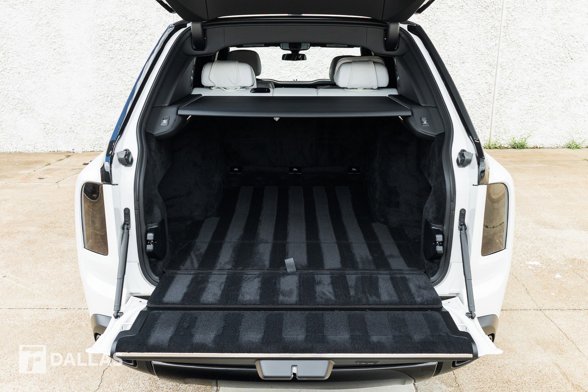Used 2022 Rolls-Royce Cullinan w/ Technology Package AWD/4WD image 33
