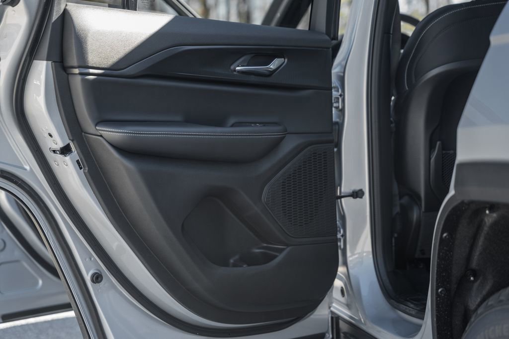 New 2025 Jeep Grand Cherokee Laredo X w/ Luxury Tech Group I image 34