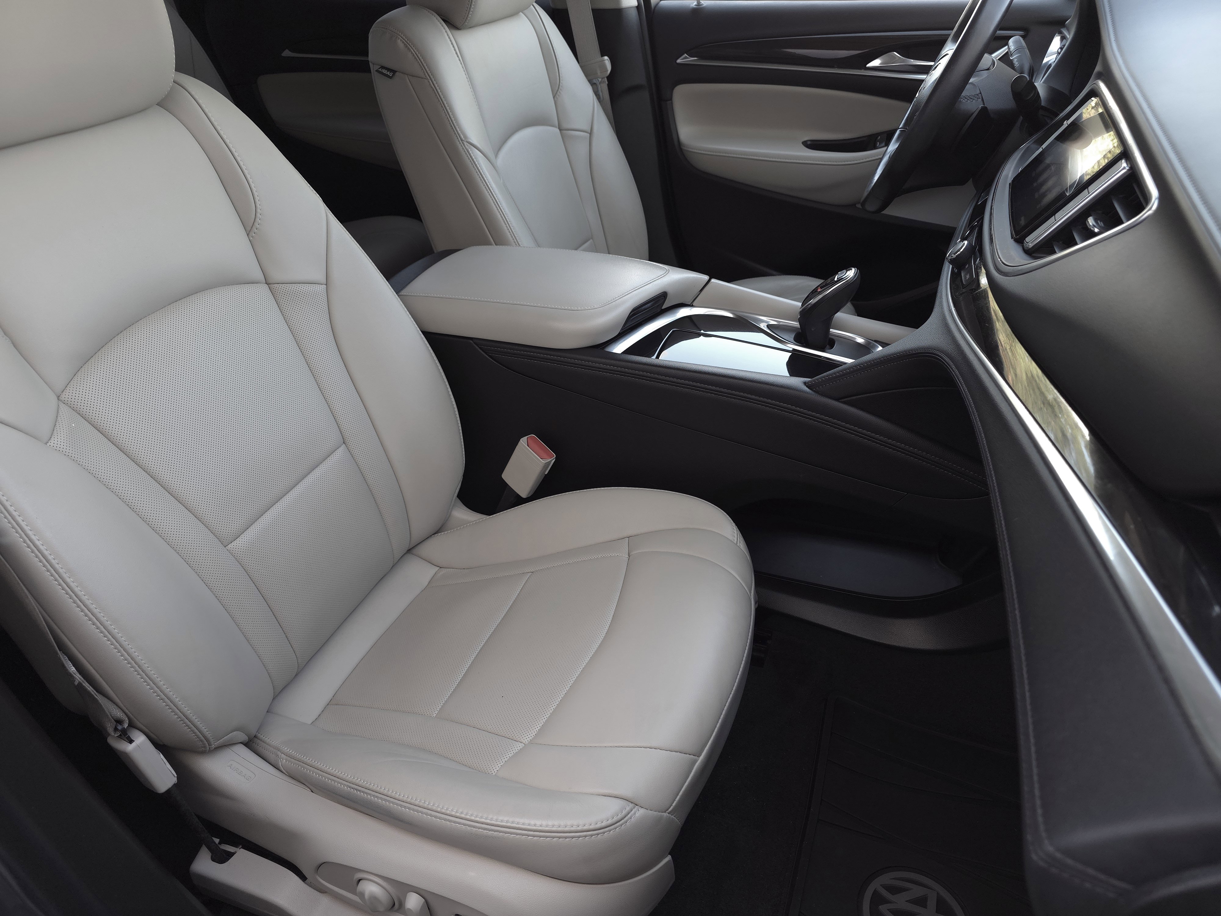 Used 2019 Buick Enclave Essence image 39