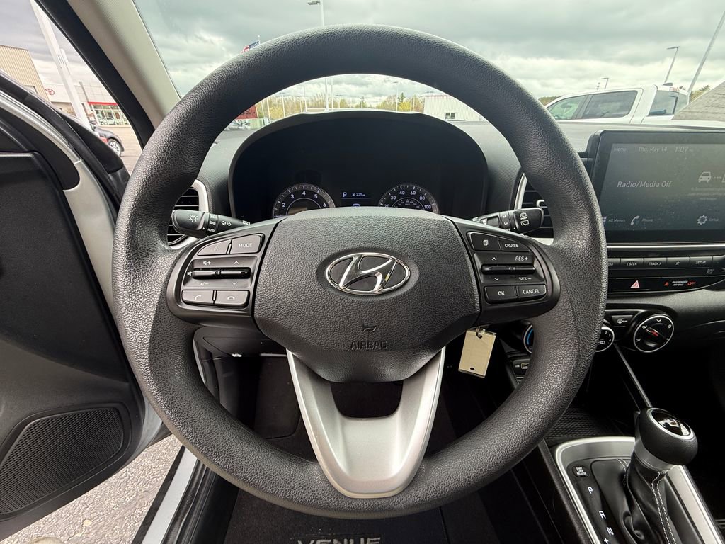 Used 2022 Hyundai Venue SE FWD image 8