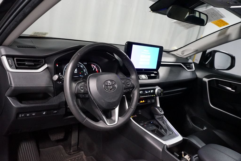 Used 2023 Toyota RAV4 XLE Premium FWD image 7