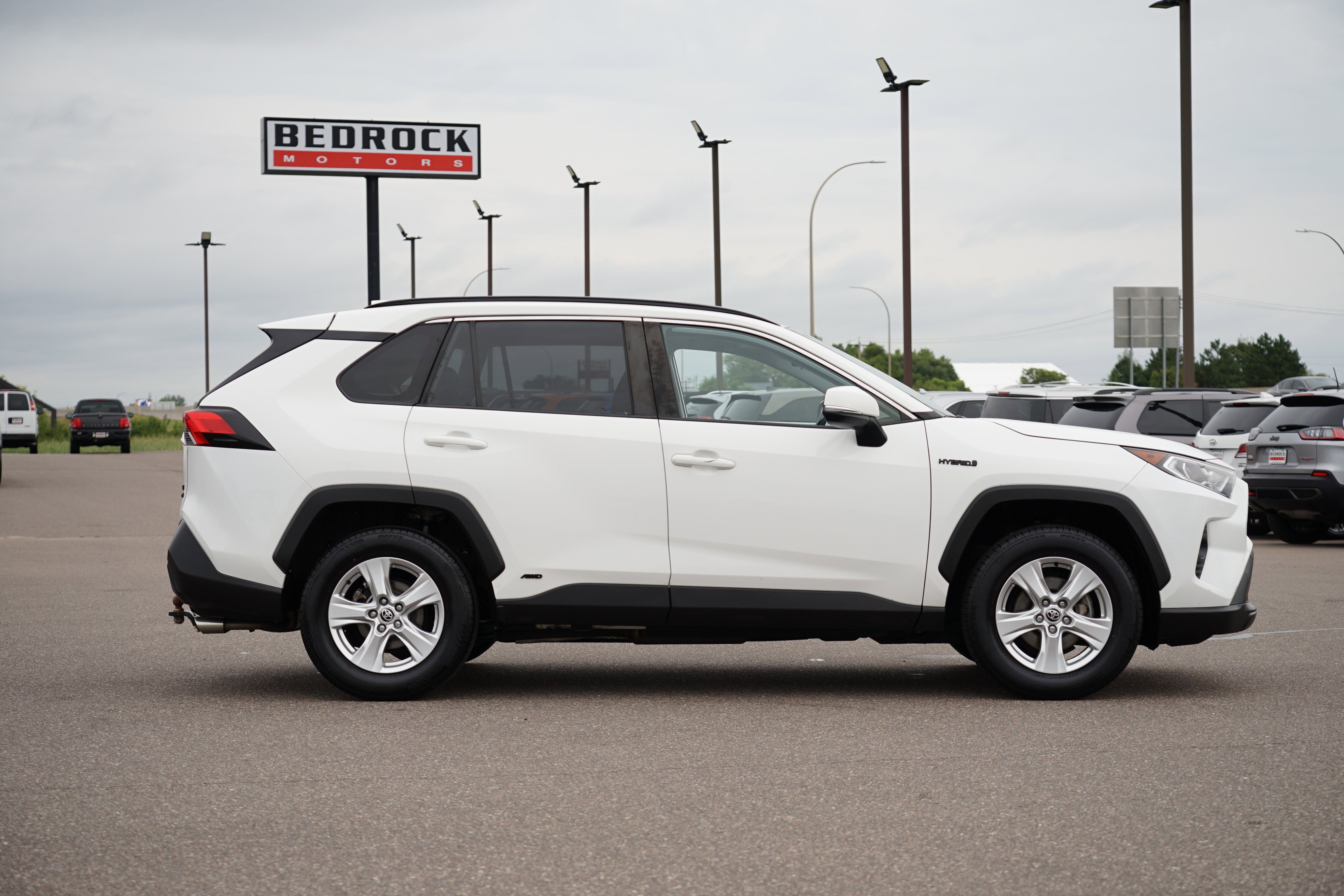 Used 2020 Toyota RAV4 XLE image 2