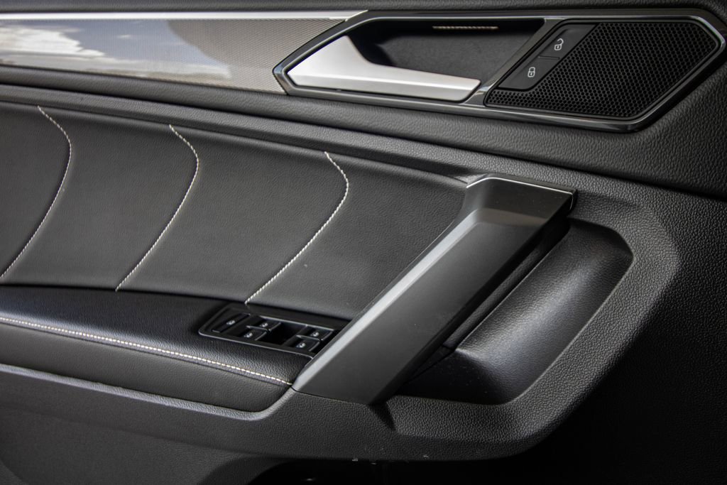 Used 2023 Volkswagen Tiguan SE R-Line image 20