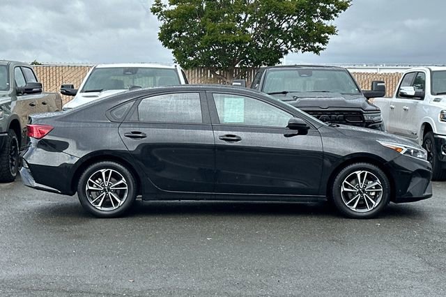 Used 2023 Kia Forte LXS image 3