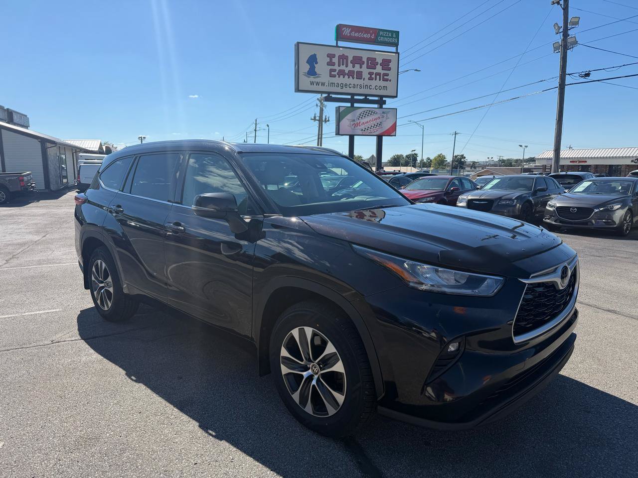 Used 2021 Toyota Highlander XLE AWD/4WD image 4