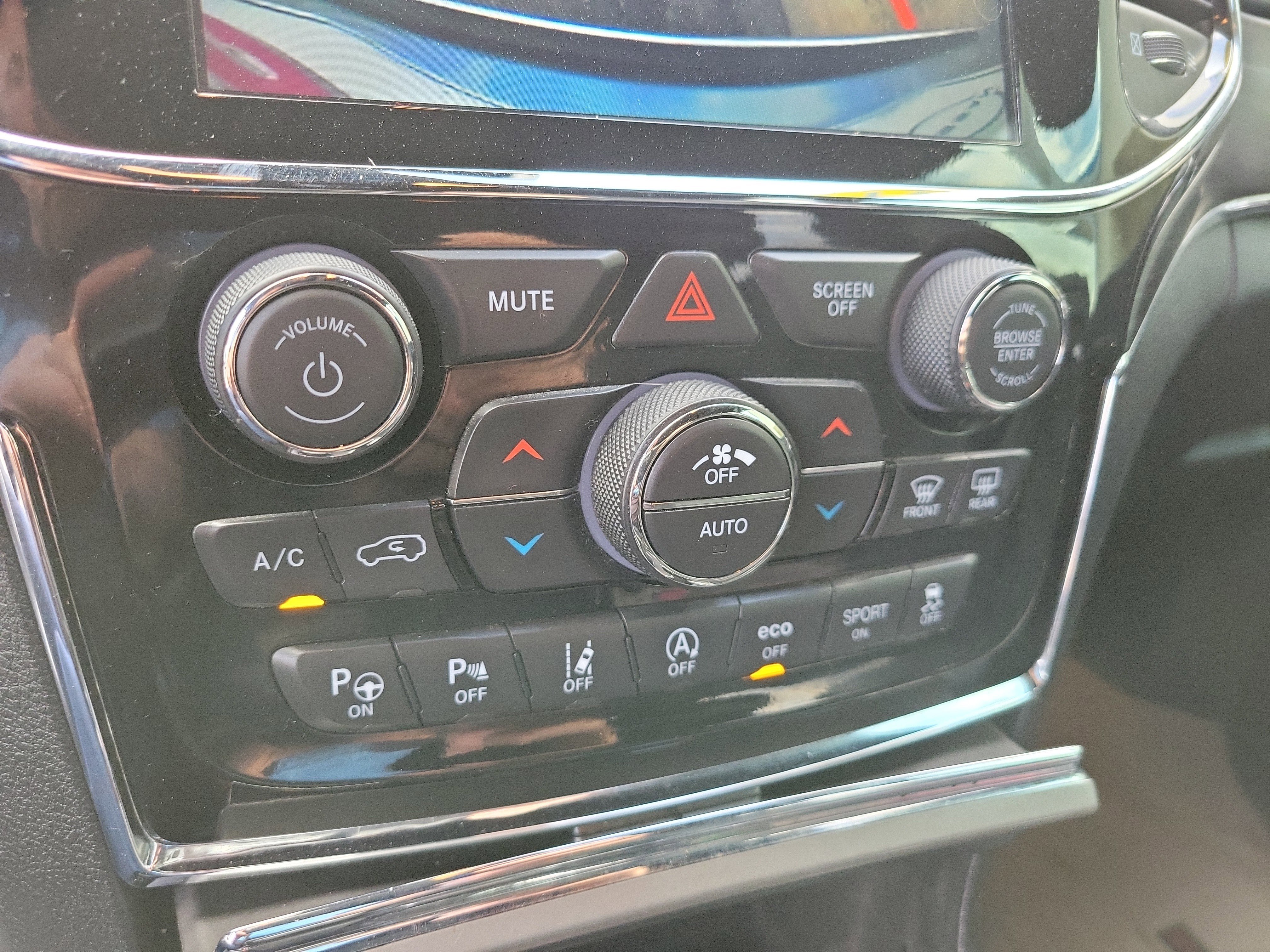 Used 2021 Jeep Grand Cherokee Limited AWD/4WD image 17