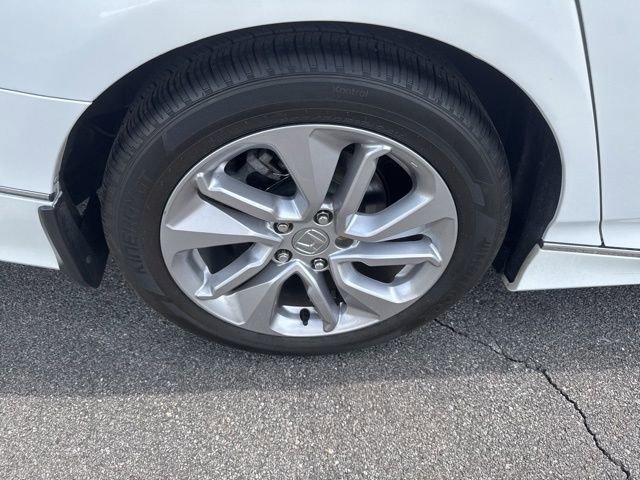 Used 2018 Honda Accord Touring image 9
