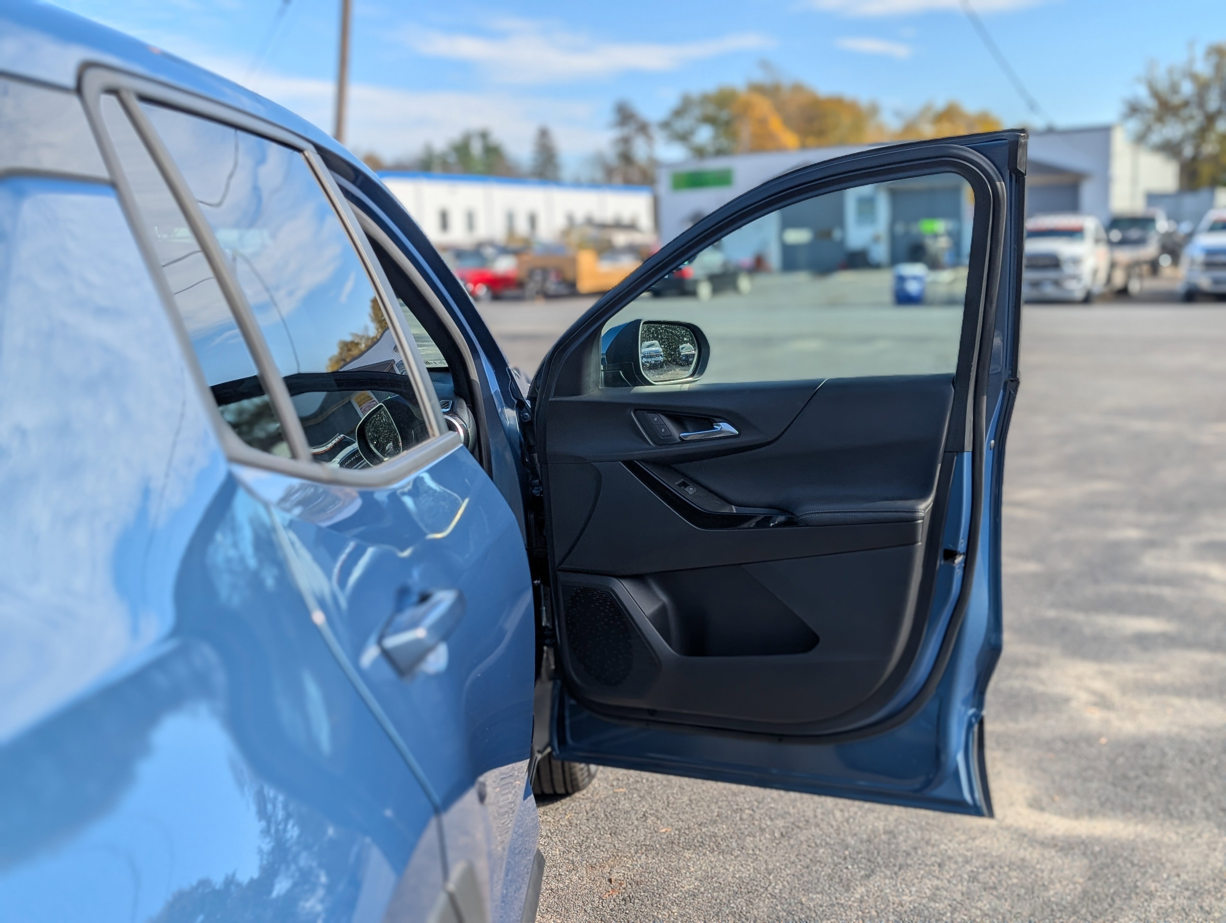 Used 2025 Chevrolet Equinox LT w/ Safety and Technology Package image 40