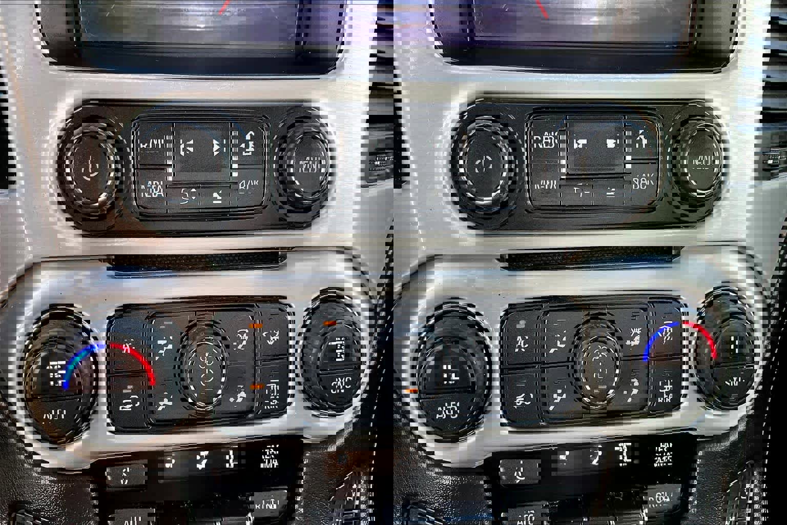 Used 2015 GMC Yukon SLT w/ Open Road Package image 32