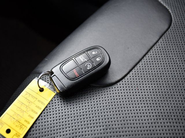 Used 2019 Jeep Cherokee Limited image 13