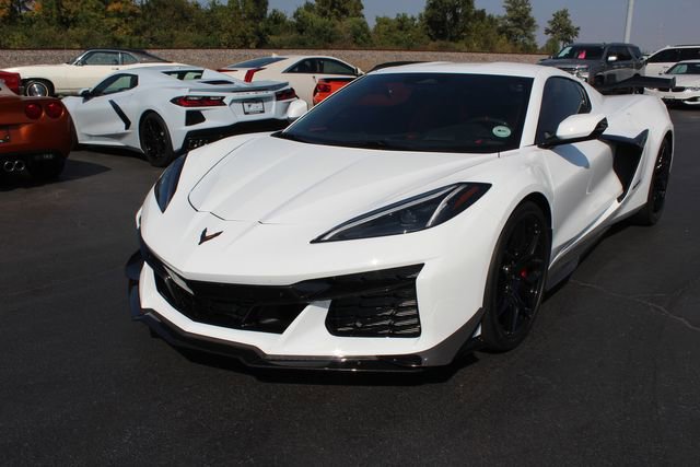 Used 2025 Chevrolet Corvette Z06 w/ Z07 Performance Package RWD image 4