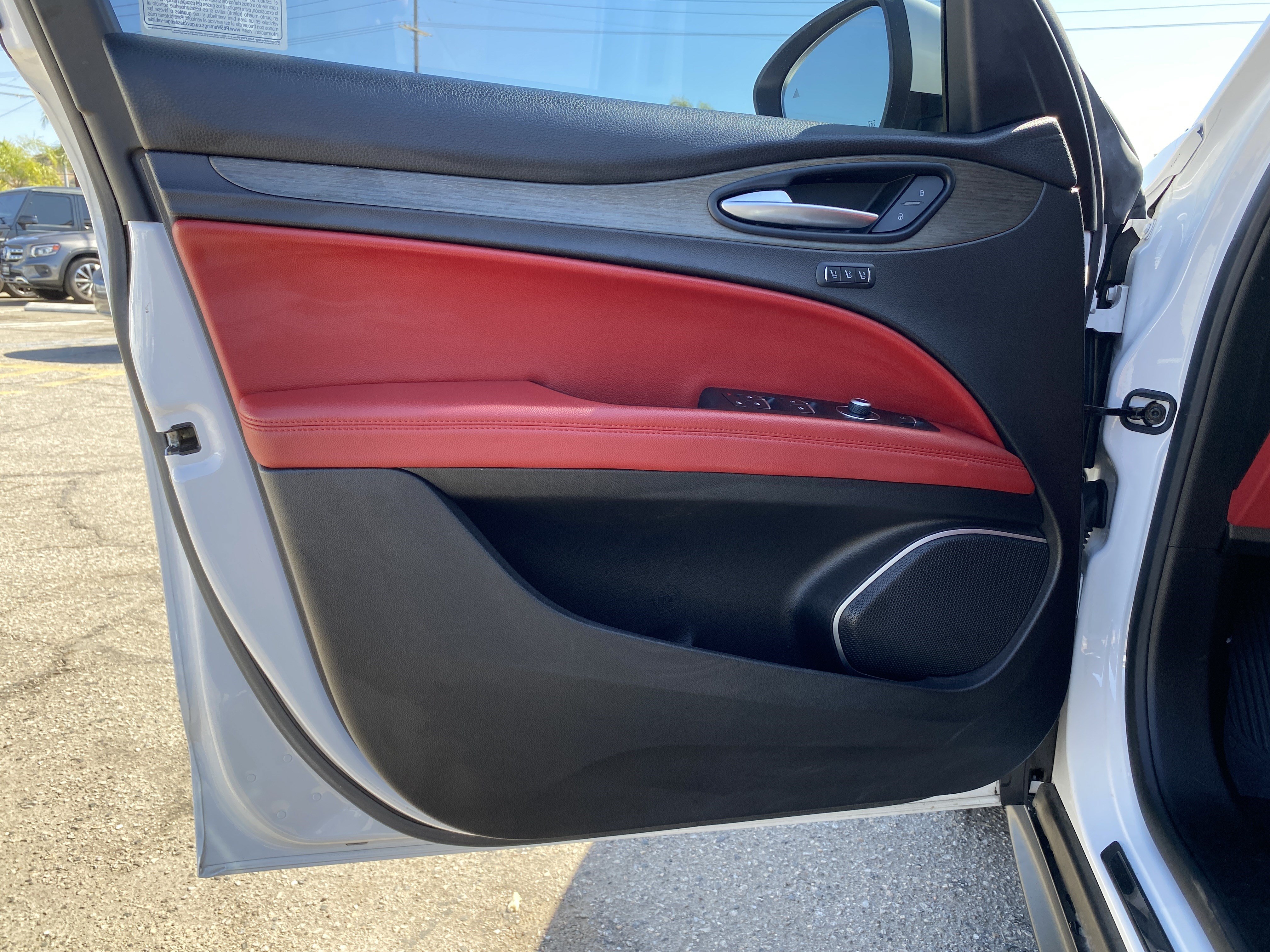 Used 2019 Alfa Romeo Stelvio Ti AWD/4WD image 17