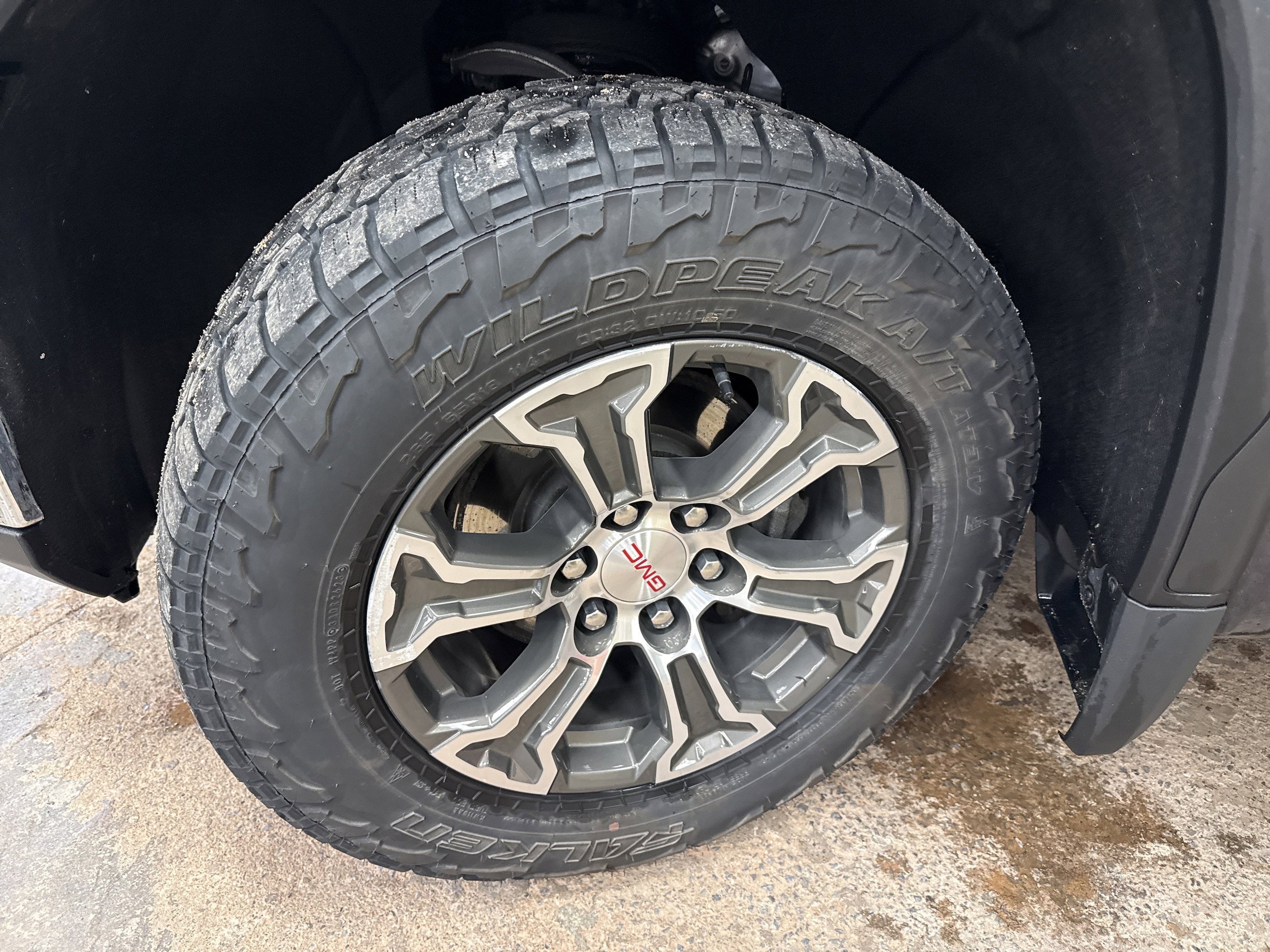 Used 2024 GMC Sierra 1500 SLT AWD/4WD image 4