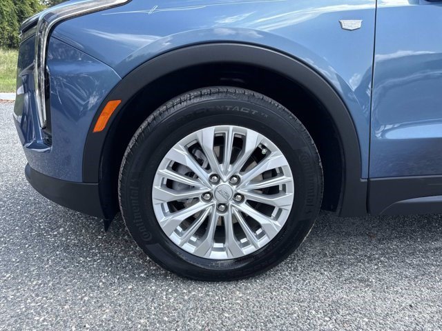 Certified 2024 Cadillac XT4 Luxury w/ Cold Weather Package FWD image 7