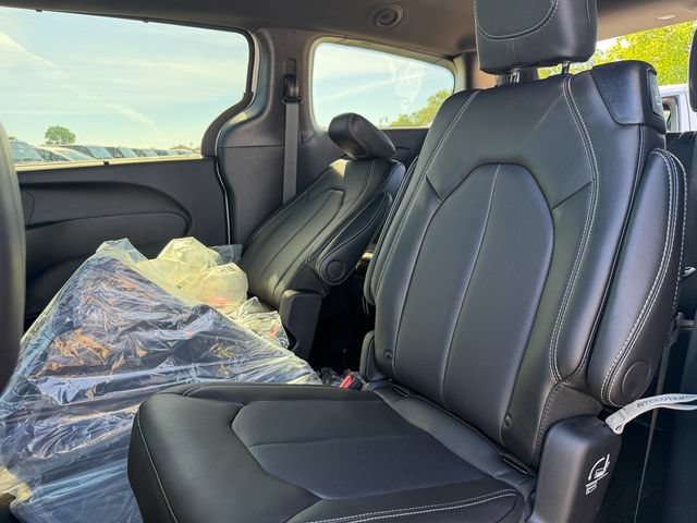 New 2026 Chrysler Voyager LX FWD image 23