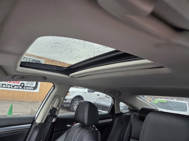 Used 2017 Honda Civic EX-L image 10