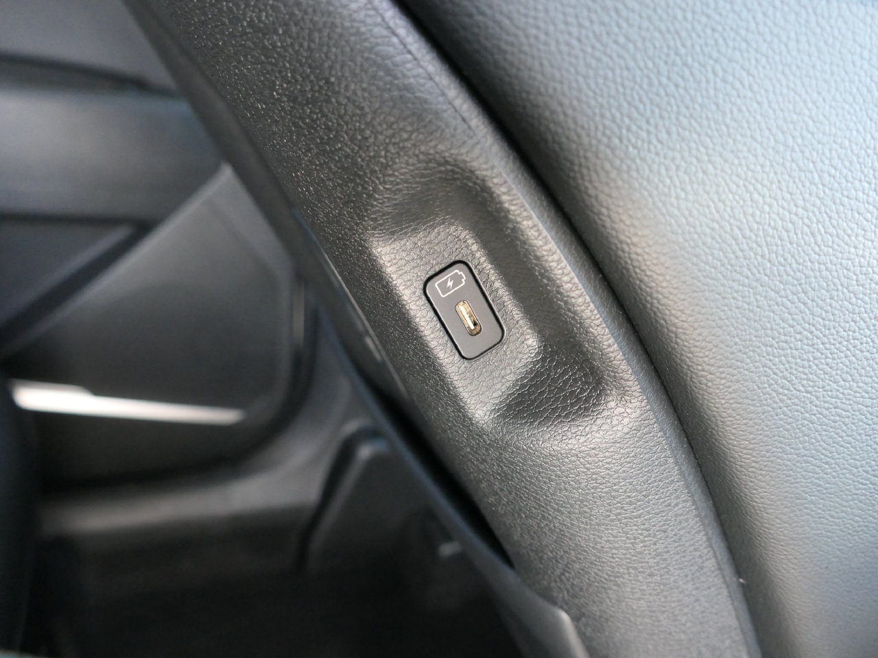 Certified 2025 Kia Sportage EX FWD image 27