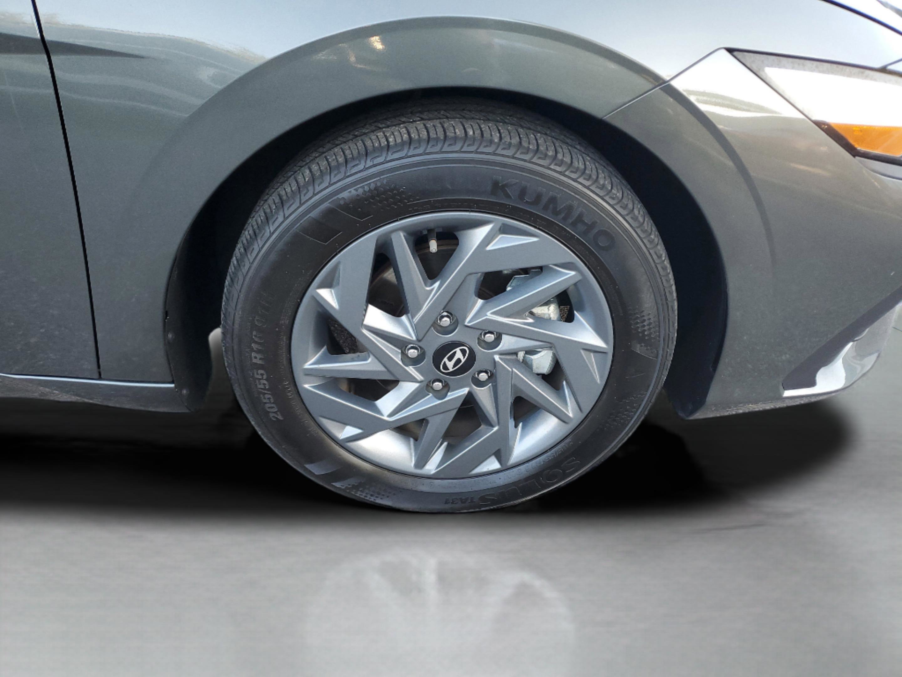 Used 2024 Hyundai Elantra SEL image 31