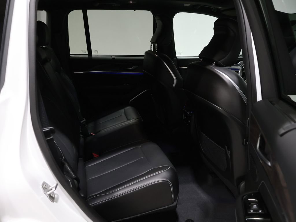 Used 2023 Jeep Grand Cherokee Overland w/ Luxury Tech Group IV image 21