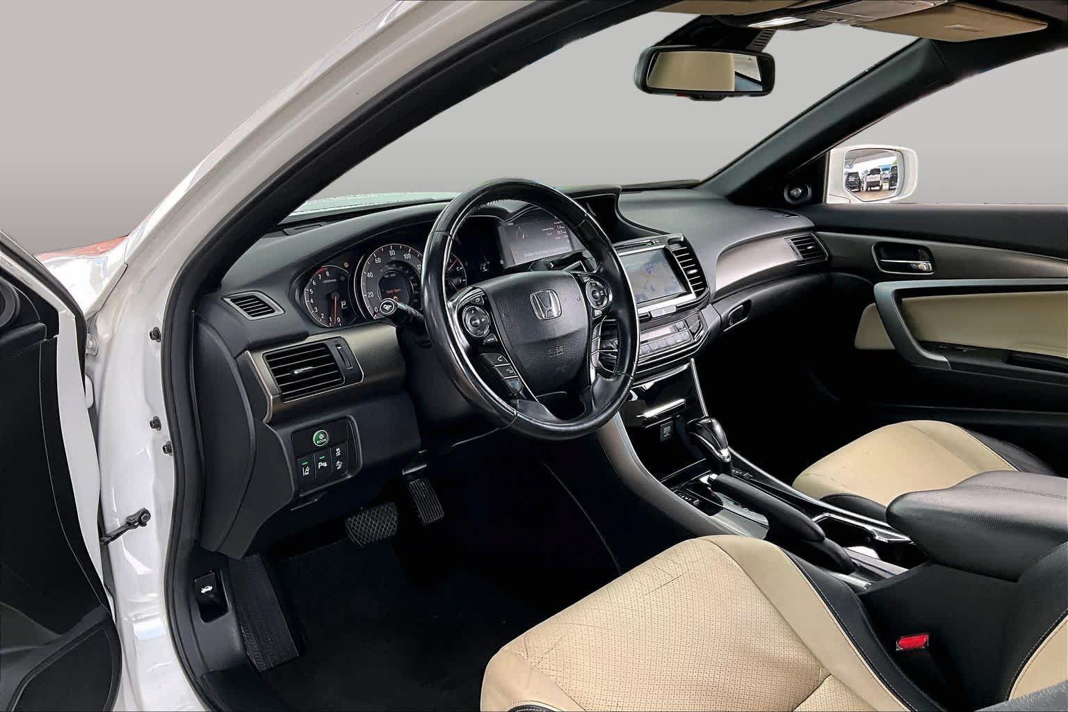 Used 2016 Honda Accord Touring image 18