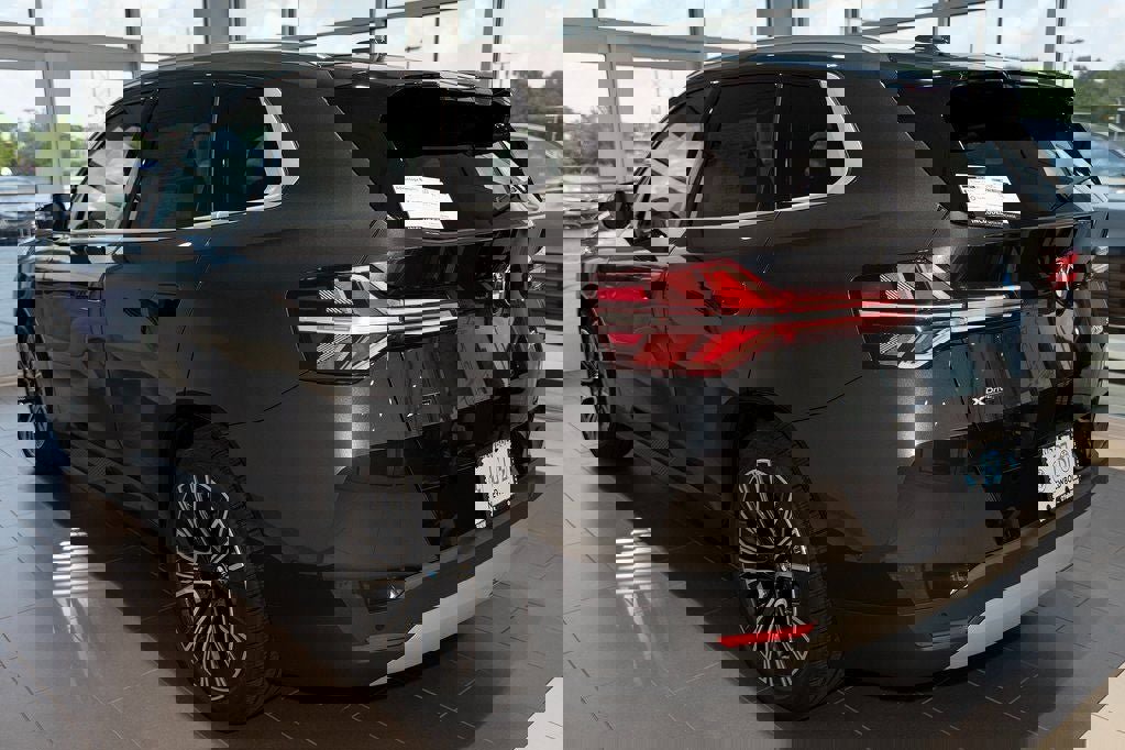 Used 2025 BMW X3 xDrive30i w/ Premium Package image 4