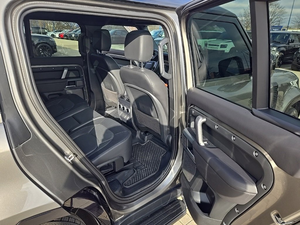 Used 2024 Land Rover Defender 110 X-Dynamic SE image 20