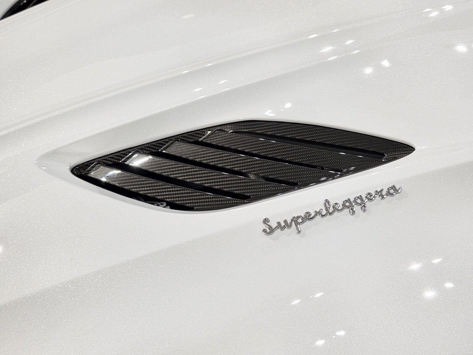 Used 2021 Aston Martin DBS Superleggera Volante image 27