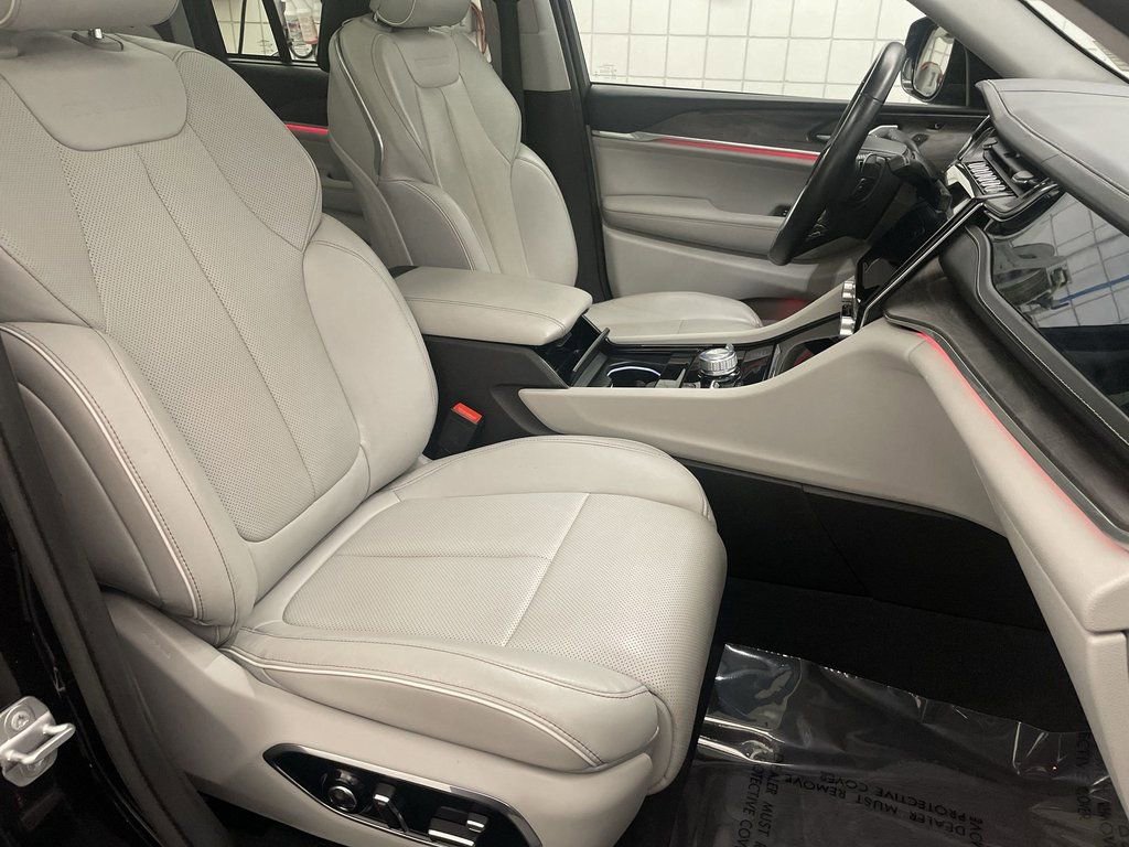 Used 2023 Jeep Grand Cherokee Overland w/ Advanced Protech Group III image 23