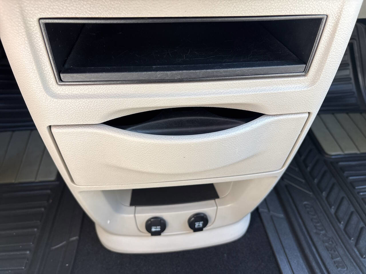 Used 2014 Dodge Grand Caravan American Value Package FWD image 13