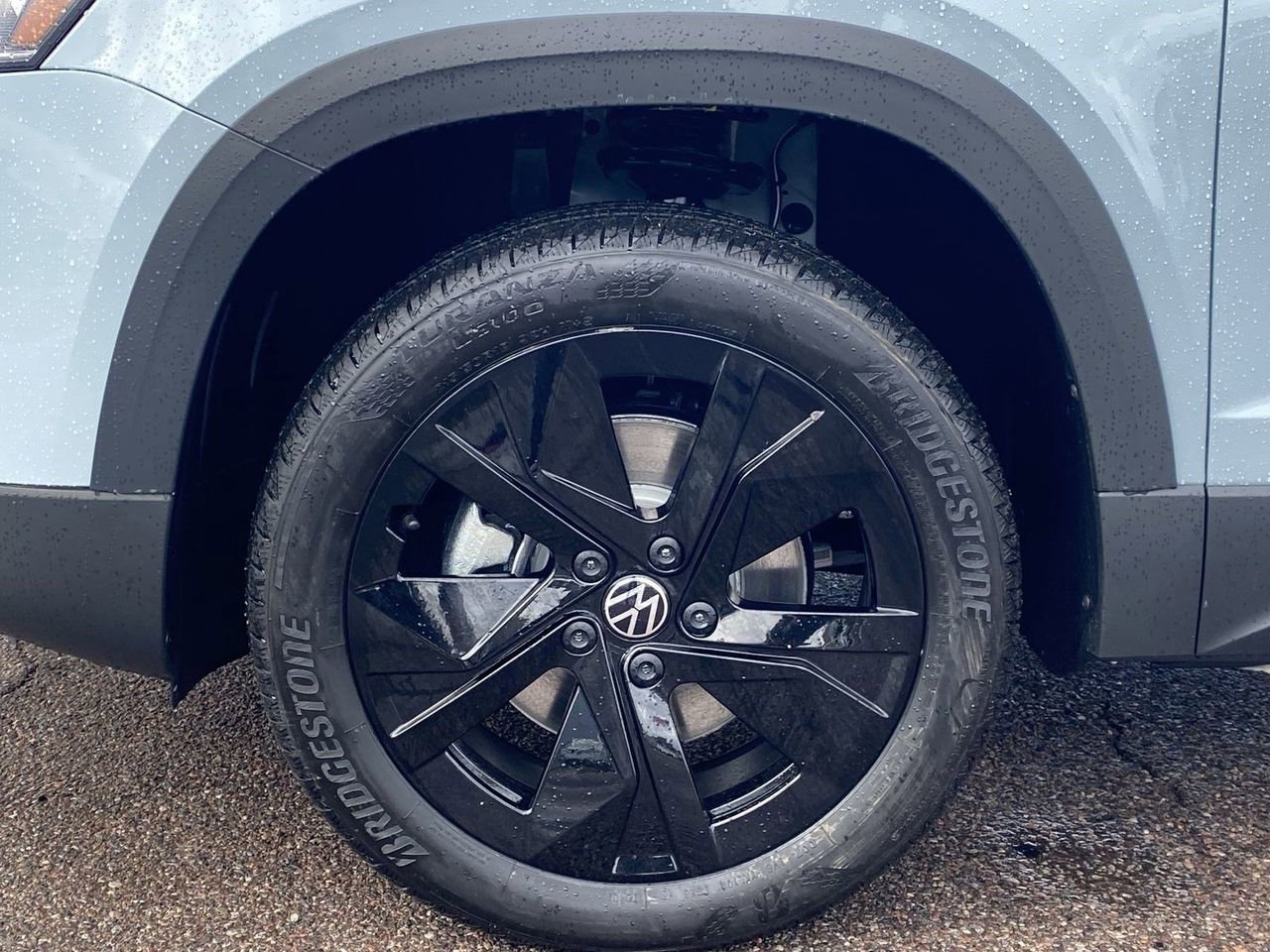 New 2026 Volkswagen Taos SE image 6