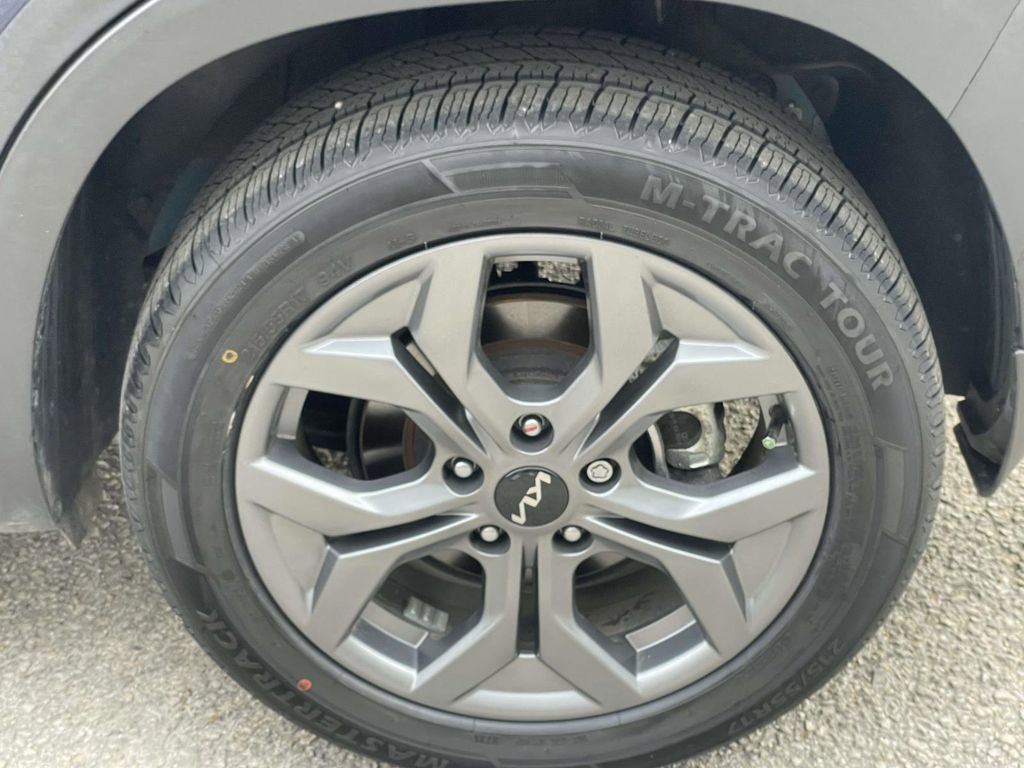 Used 2025 Kia Seltos LX image 9