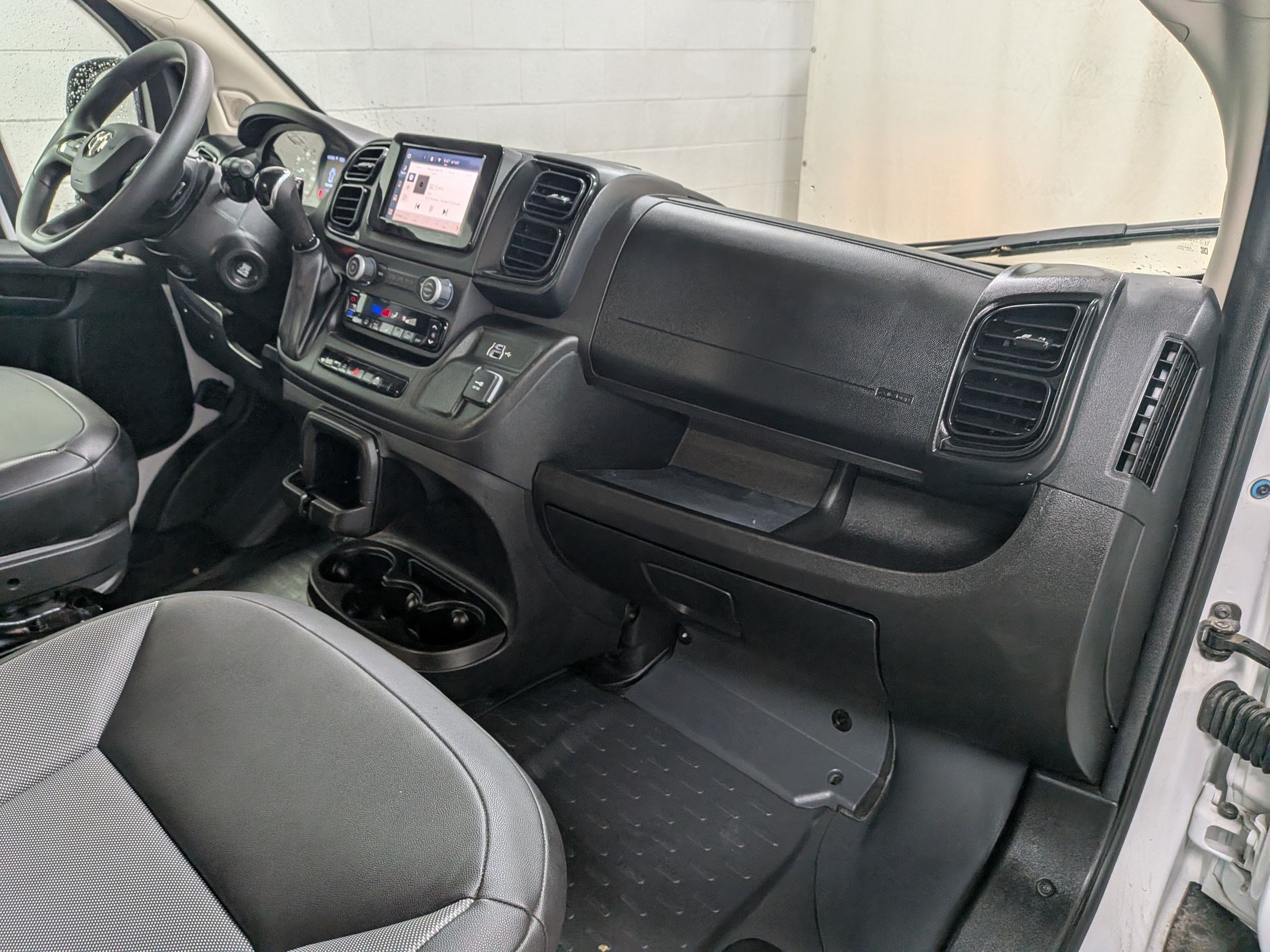 Used 2025 RAM ProMaster 2500 w/ Convenience Group FWD image 32