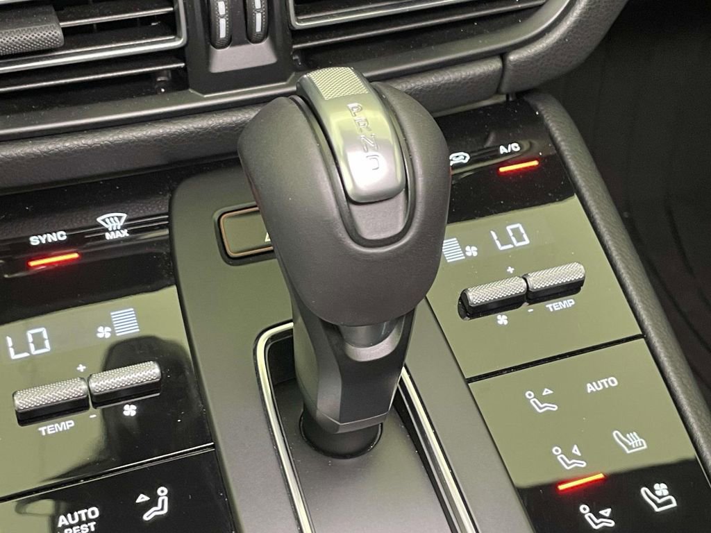 Certified 2025 Porsche Macan image 35