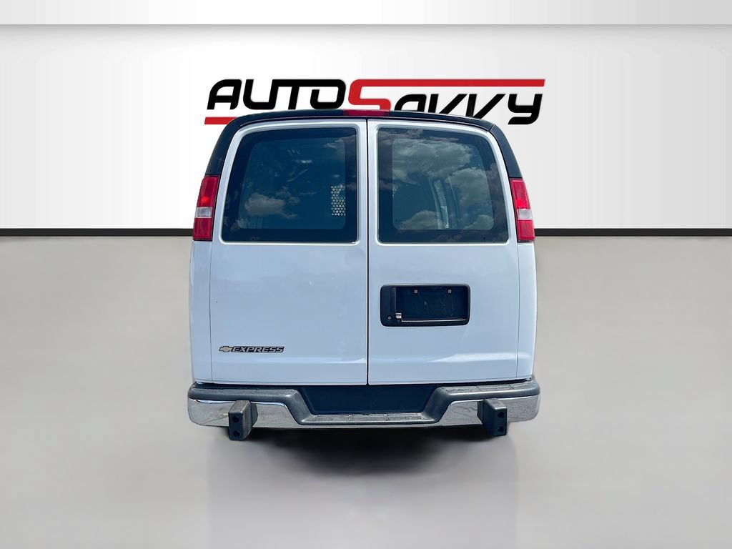 Used 2025 Chevrolet Express 2500 w/ Driver Convenience Package RWD image 5