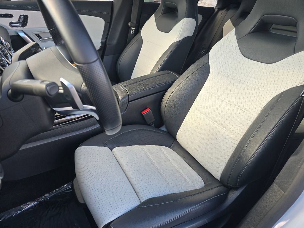 Used 2022 Mercedes-Benz CLA 35 AMG 4MATIC image 21